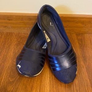 Blue ballet flats